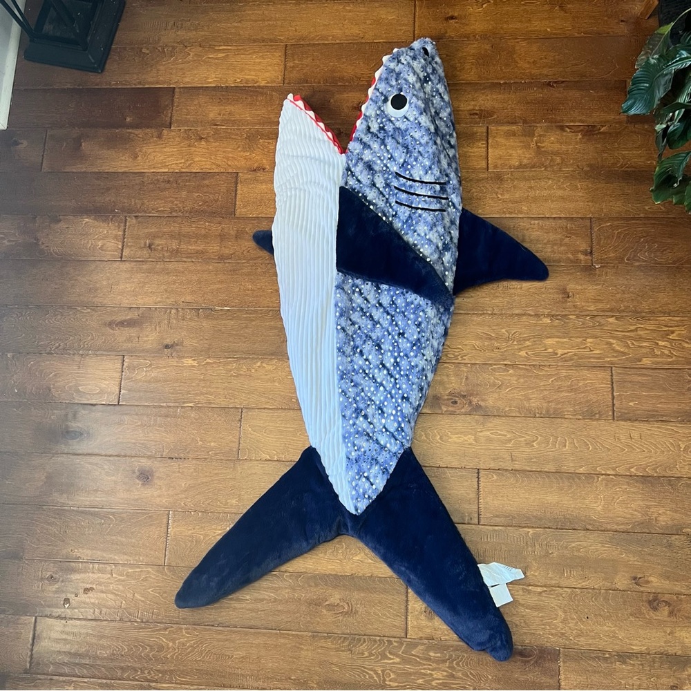 Tommy Bahama Shark Snuggle Tail - Picture 2 of 12